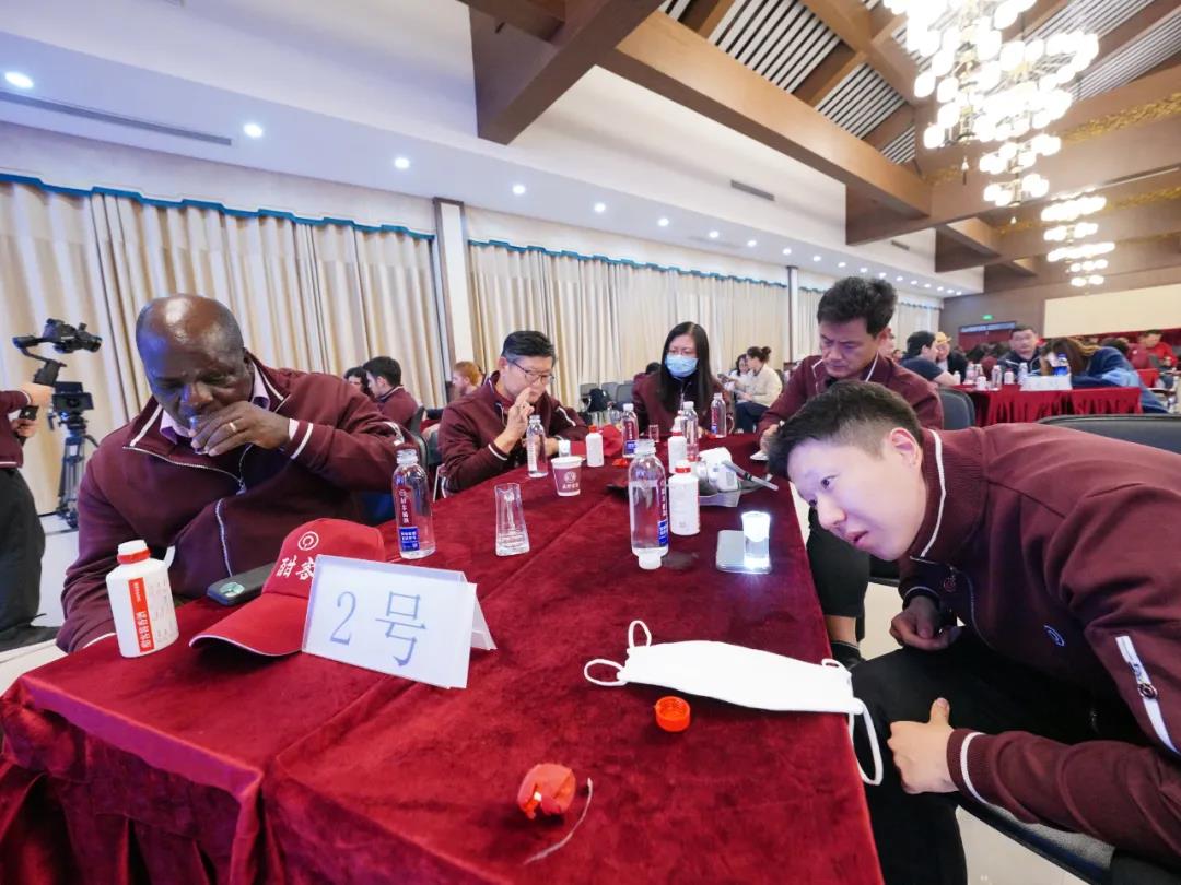  让全世界爱上中国酱酒，酣客带领海外粉丝探秘茅台镇(图8)