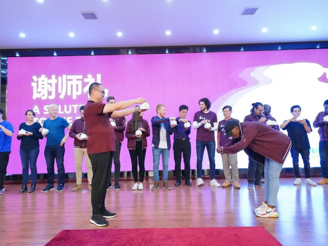  让全世界爱上中国酱酒，酣客带领海外粉丝探秘茅台镇(图5)