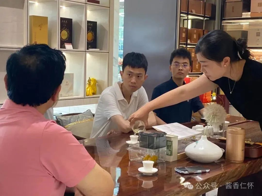 金酱联合泰山名饮推定制化推介会(图1) 金酱联合泰山名饮推定制化推介会(图1)