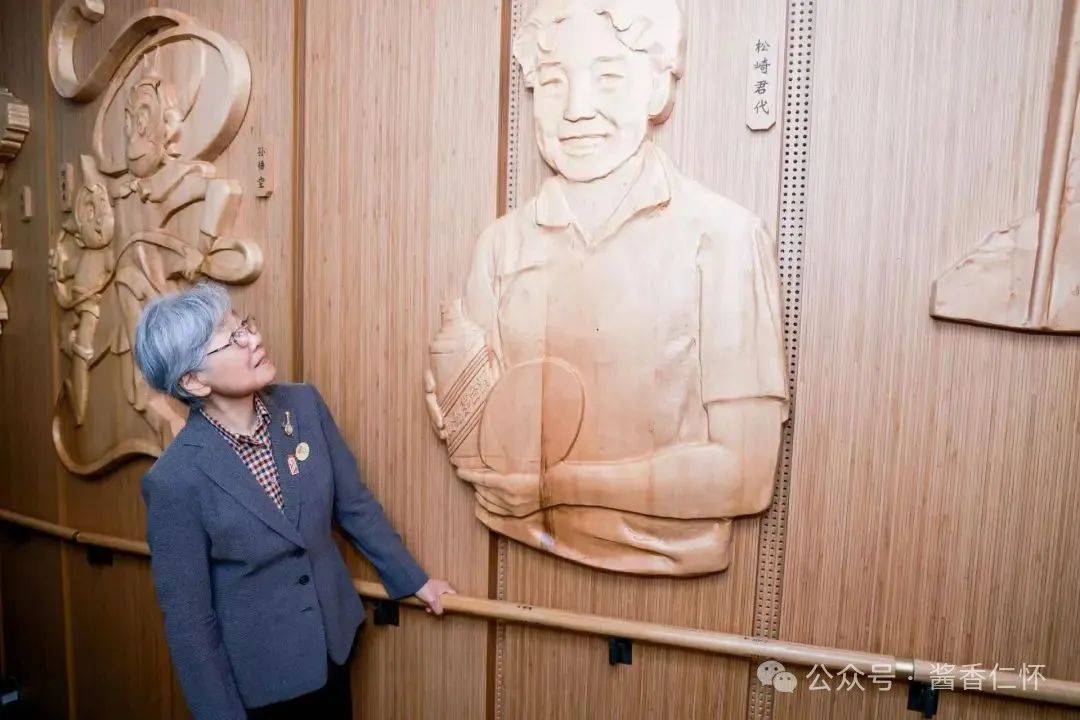 6月8日至9日,第十一届成都种业博览会在成都举办。贵州茅台酒厂(集团)红缨子农业科技发展有限公司(以下简称“茅台红缨子公司”),携“红缨子”“红珍珠”“台糯9号”三款产品亮相展会,吸引不少行业专家、学者、经销商、种植户等到场参观了解。据了解,茅台红缨子公司是此次大会上唯一的高粱品牌展示企业。 图片 在此次参展的三款产品中,“红缨子”高粱被参展者多次提及。作为酱酒产业“第一车间”,“红缨子”高粱品(图4) 6月8日至9日,第十一届成都种业博览会在成都举办。贵州茅台酒厂(集团)红缨子农业科技发展有限公司(以下简称“茅台红缨子公司”),携“红缨子”“红珍珠”“台糯9号”三款产品亮相展会,吸引不少行业专家、学者、经销商、种植户等到场参观了解。据了解,茅台红缨子公司是此次大会上唯一的高粱品牌展示企业。 图片 在此次参展的三款产品中,“红缨子”高粱被参展者多次提及。作为酱酒产业“第一车间”,“红缨子”高粱品(图4)