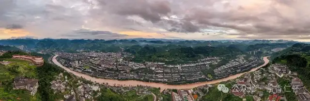 遵义:“电酿酒”“电烤烟”赋能产业发展带来多重效益(图2) 遵义:“电酿酒”“电烤烟”赋能产业发展带来多重效益(图2)
