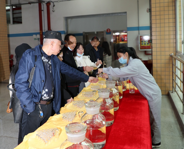仁怀市酒文化研究会文艺创作、摄影沙龙活动侧记(图2)