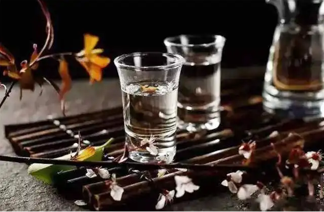 一季度规上白酒企业产量增长4.7%(图1)