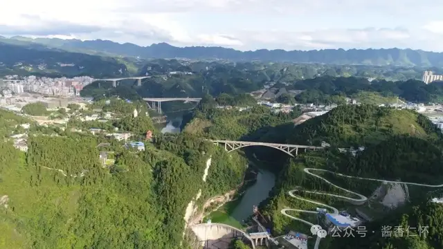 酒都仁怀·风华蝶变——写在仁怀撤县设市三十周年之际(图5) 酒都仁怀·风华蝶变——写在仁怀撤县设市三十周年之际(图5)
