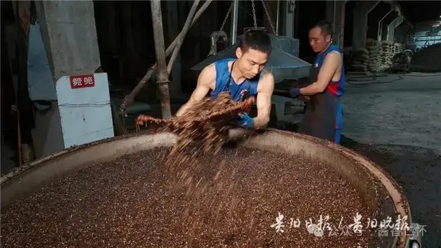 茅台镇酿酒车间工人的一天(图3) 茅台镇酿酒车间工人的一天(图3)