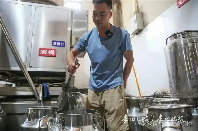 茅台镇酿酒车间工人的一天(图9) 茅台镇酿酒车间工人的一天(图9)